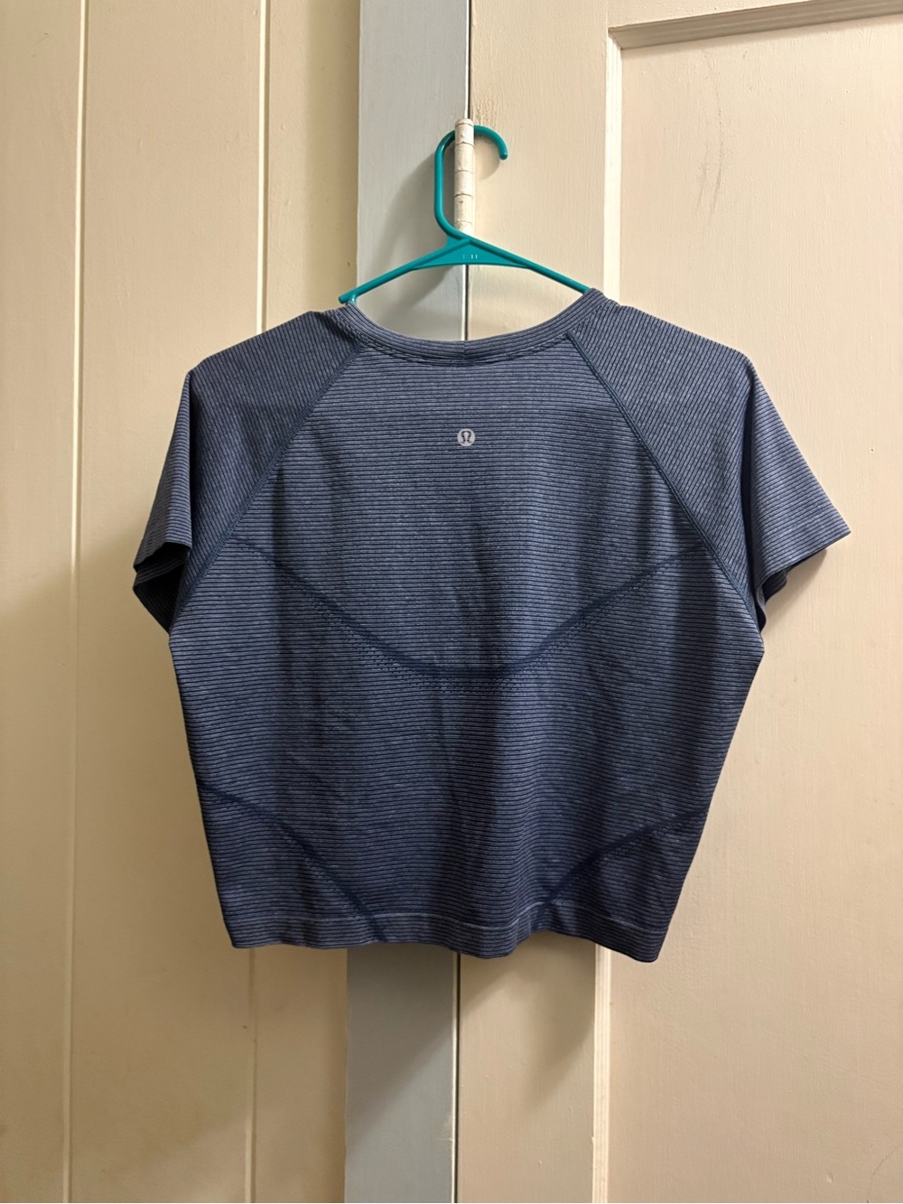 EUC Lululemon Swiftly Tech Cropped Tee - Picture 2 of 4